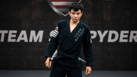 Paulo Miyao: A História Completa do Gêmeo Mais Agressivo do Jiu Jitsu Paulo Miyao Jiu Jitsu faixa preta de Cicero Costha em postura de combate
