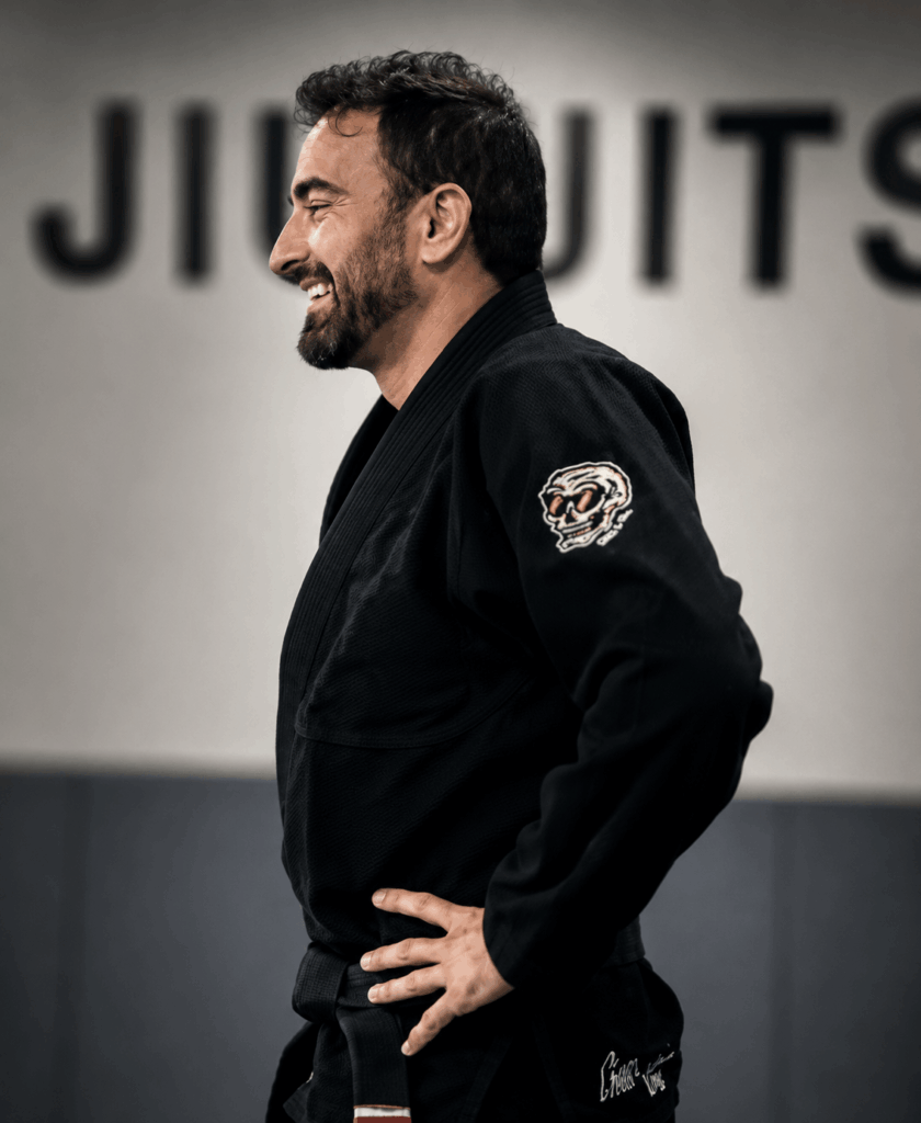 Jaime, faixa-preta 2º grau, de kimono no tatame