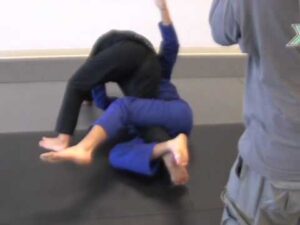 2 maneiras eficientes de puxar para meia guarda e raspar com facilidade no Jiu Jitsu
